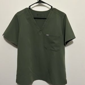 Figs scrub top, Catalina in Moss, size large.